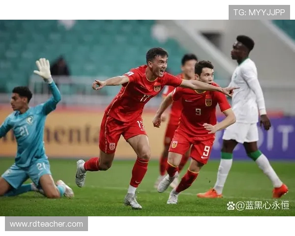 中国足球队迎战日本，备战亚洲杯决赛圈，年轻球员崭露头角