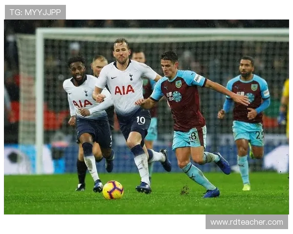 伯恩利足球俱乐部发展历程及其在英超中的崭新篇章