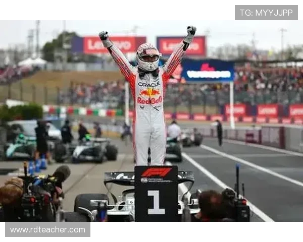 维斯塔潘再度称王F1赛场新赛季技术革新引发车队激烈竞争