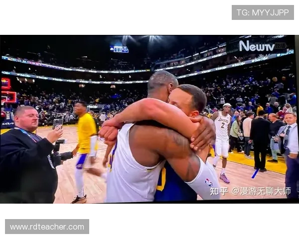 詹姆斯率湖人逆转勇士库里空砍三十分再掀西部焦点大战