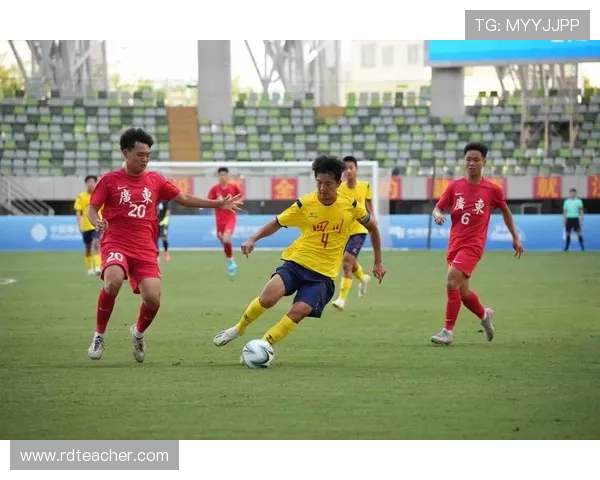 中国足球联赛新赛季揭幕战精彩上演 多队新援表现亮眼引关注 中国足球联赛新赛季揭幕战精彩上演 多队新援表现亮眼引关注