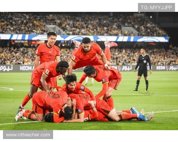 世界杯预选赛激战正酣 中国男足力争突破晋级大关