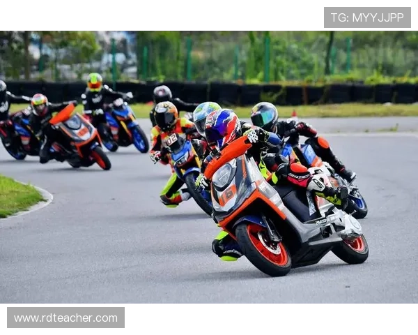 摩托车大奖赛新赛季预告:冠军争夺激烈 多位车手展开全新挑战 摩托车大奖赛新赛季预告:冠军争夺激烈 多位车手展开全新挑战