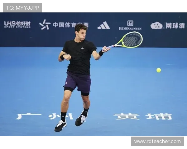 新生代崛起与名将对决掀起本赛季网球赛场热潮关注焦点持续升温