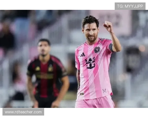 梅西加盟迈阿密国际后首次亮相 备受球迷热烈欢迎并献上精彩表现 梅西加盟迈阿密国际后首次亮相 备受球迷热烈欢迎并献上精彩表现