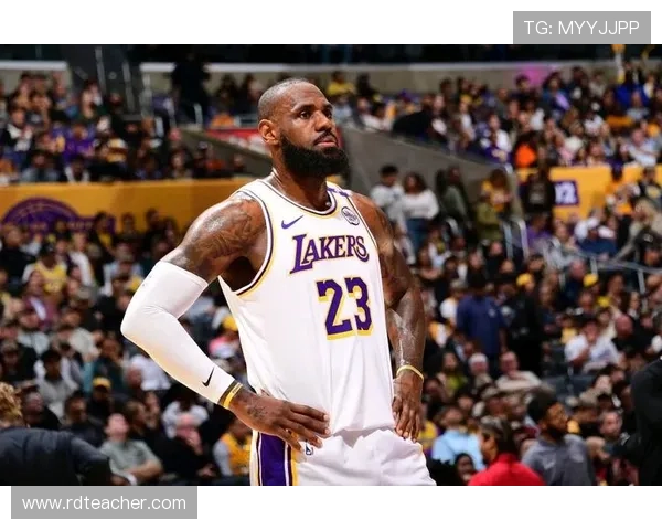 詹姆斯率湖人逆转取胜西部格局再生变数季后赛形势升温球迷热议今夜