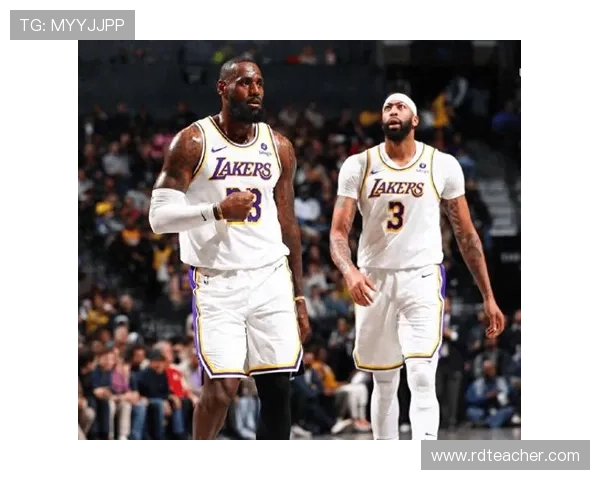 詹姆斯领衔湖人迎战勇士,浓眉伤势恢复情况成焦点 詹姆斯领衔湖人迎战勇士,浓眉伤势恢复情况成焦点